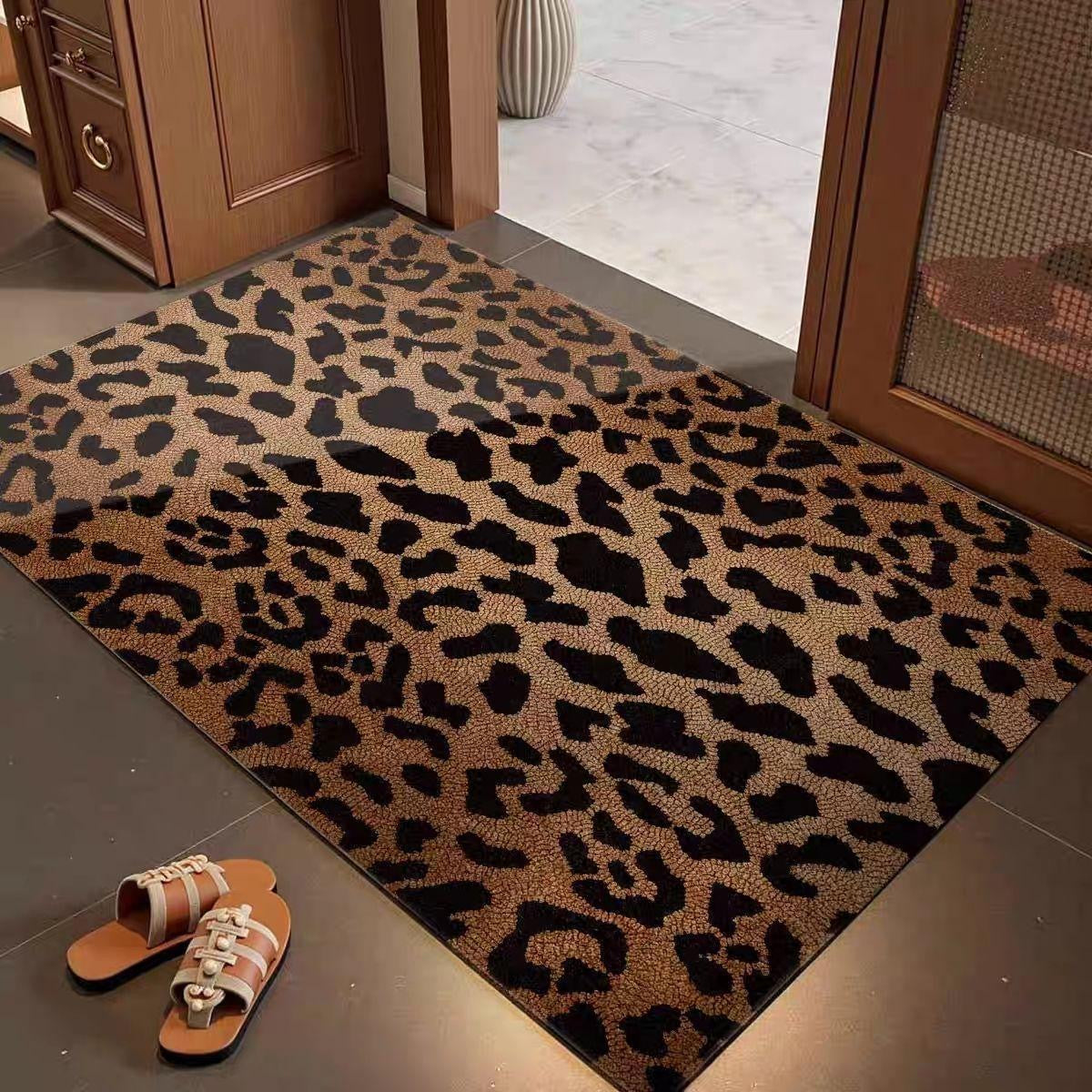 Leopard Washable Non Slip Short Plush Entryway Rug for Indoor Entry Bedroom Bathroom