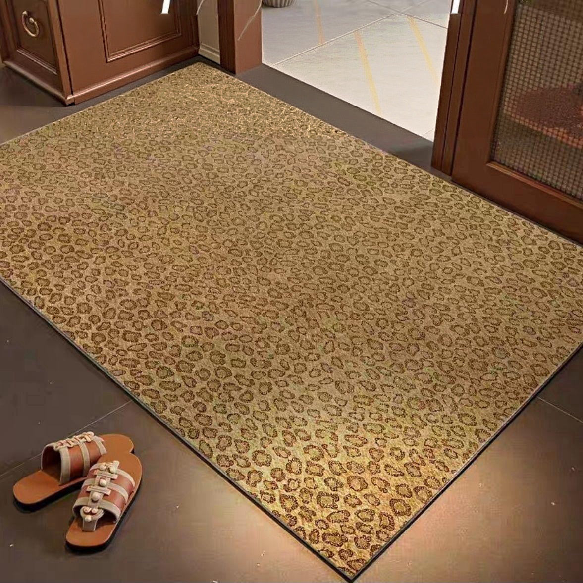 Leopard Washable Non Slip Short Plush Entryway Rug for Indoor Entry Bedroom Bathroom
