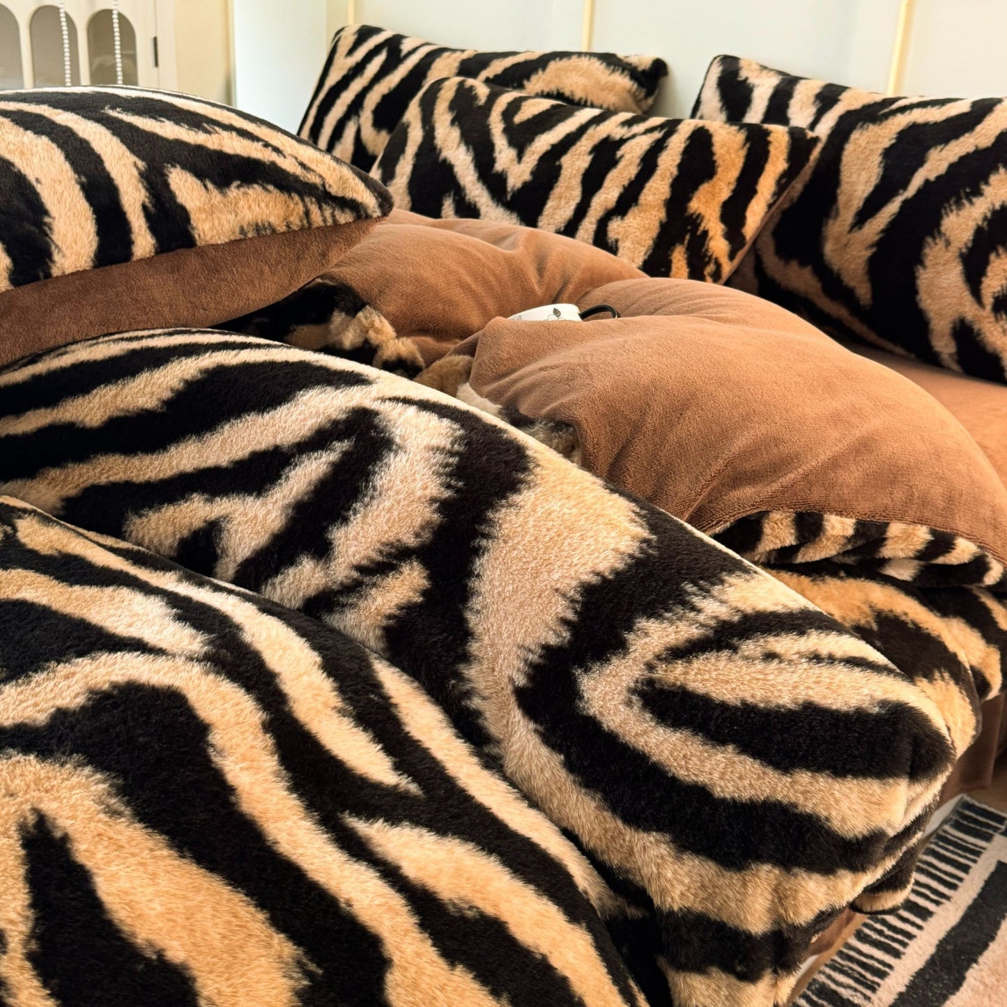 4 Pieces Faux Rabbit-Fur Feel Soft Coral Fleece Thick Milk Velvet Bedding Set