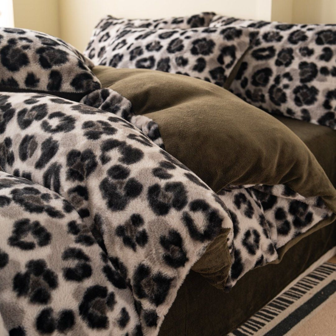 4 Pieces Faux Rabbit-Fur Feel Soft Coral Fleece Thick Milk Velvet Bedding Set