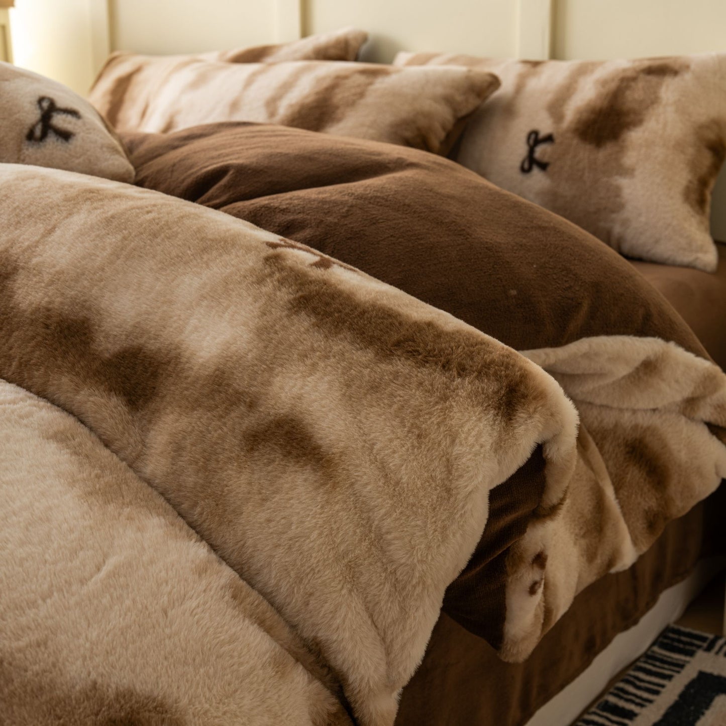 4 Pieces Faux Rabbit-Fur Feel Soft Coral Fleece Thick Milk Velvet Bedding Set