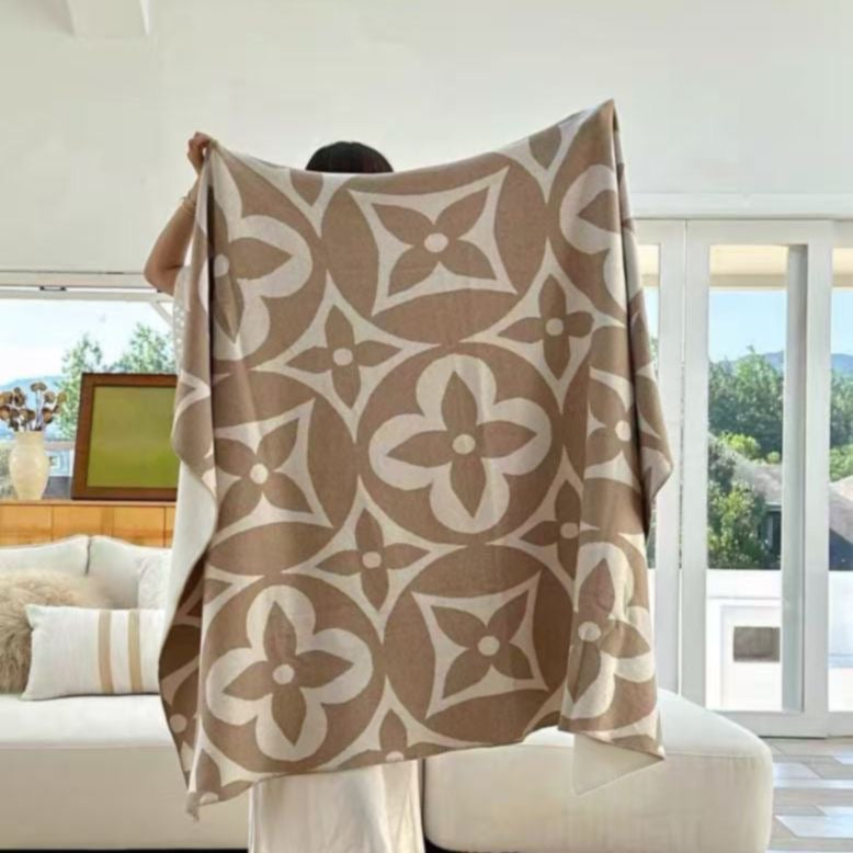 Luxury Soft Flannel Fleece All-Season Cozy Lightweight Decorative Blanket