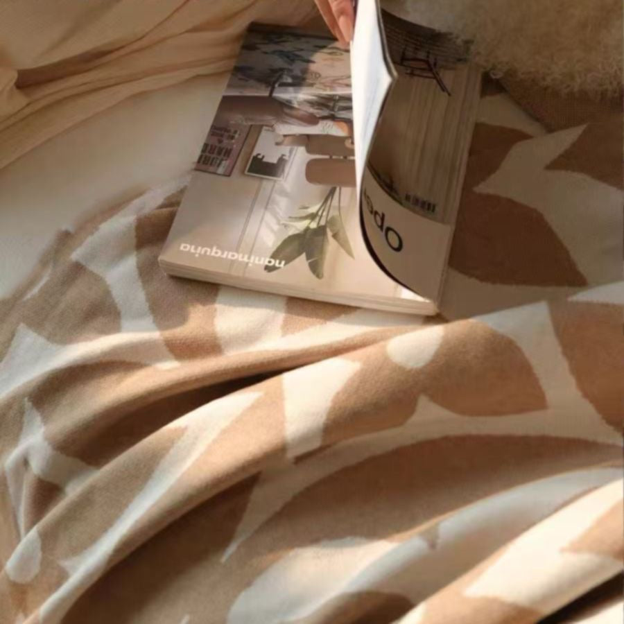 Luxury Soft Flannel Fleece All-Season Cozy Lightweight Decorative Blanket